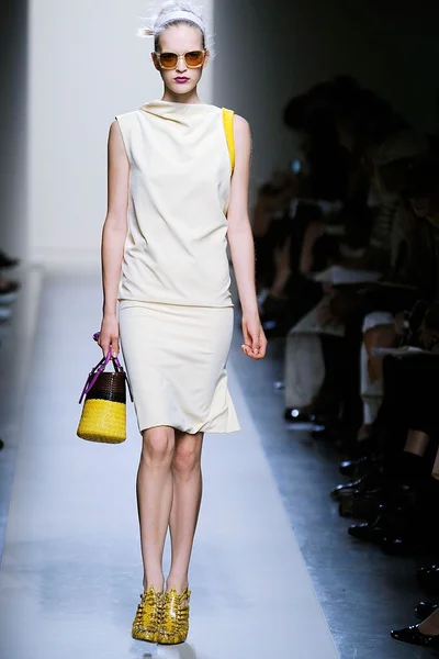 Look 27